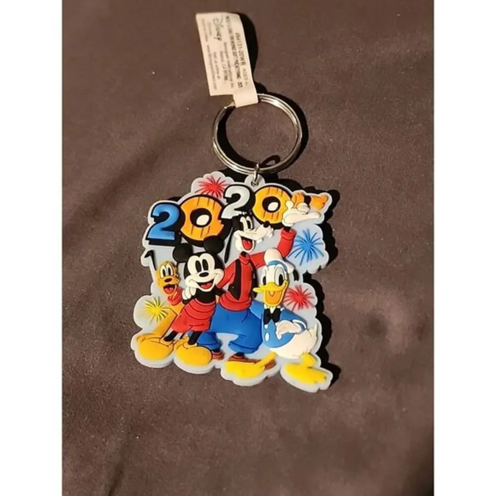 Rare Covid Year Disney Keychain Keyring - 2020 Logo Mickey and‎ Pals Keychain